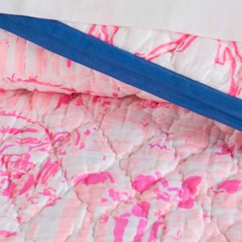 NWT Lilly Pulitzer La Via Loca Reversible Quilt - Picture 3 of 5